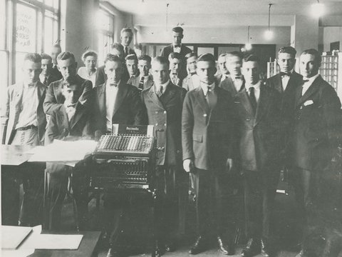 Image of 10Transit dept employees 1920.jpg