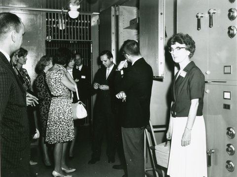 Image of 1964_09_omaha_branch_ed_day_tour
