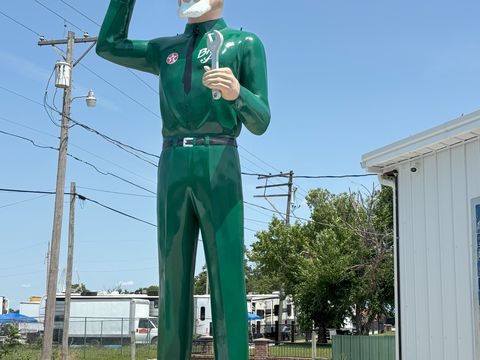 Image of Gearhead guy