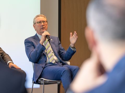 Image of JeffSpeakingMediaGallery