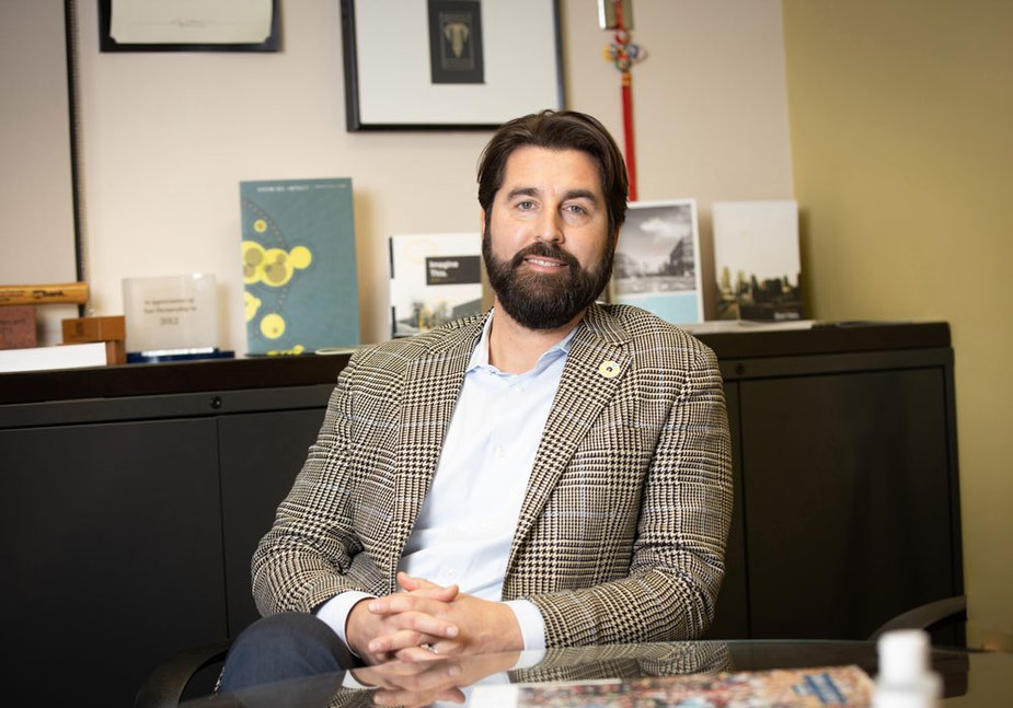 Ruben Alonso of the Kansas City Fed's Board of Directors sitting in an office.