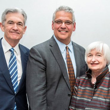 Jerome Powell, Ariel Cisneros and Janet Yellen at Yellen Awards ceremony