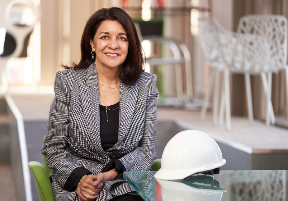 María Griego-Raby of the Kansas City Fed's Board of Directors sitting on a bench in a suit.