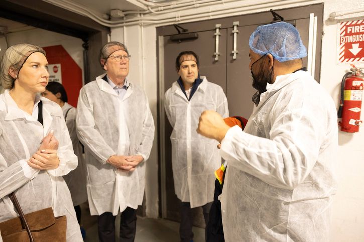 The Kansas City Fed team hears how Bueno Foods processes and stores Hatch chiles.